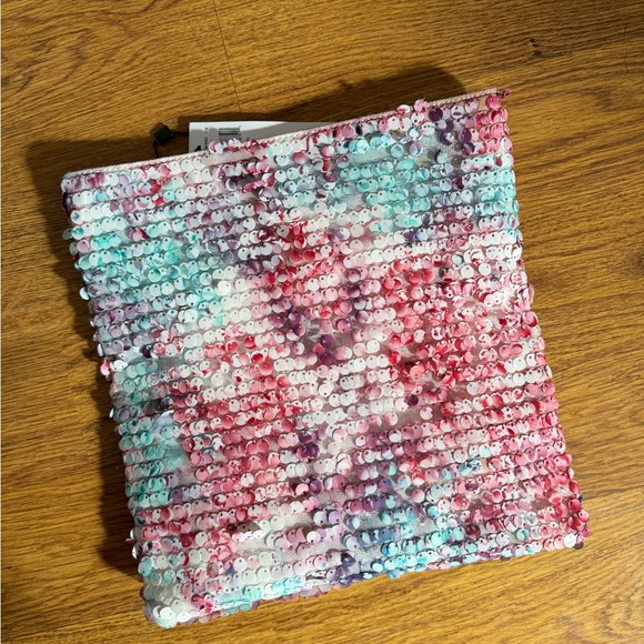 BCBG folding clutch - Picture 2 of 5